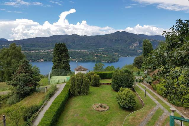 Villa Le Vignole Ameno Exteriör bild