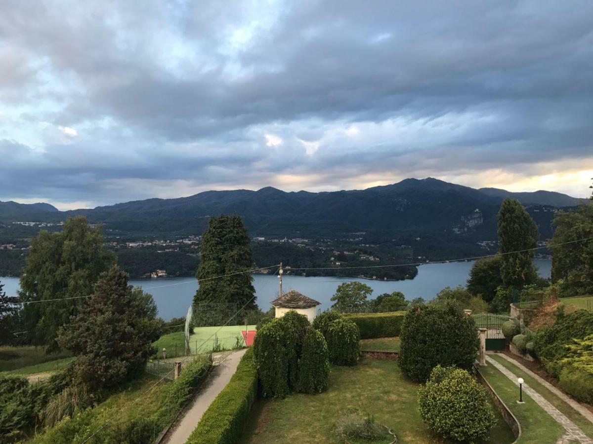 Villa Le Vignole Ameno Exteriör bild