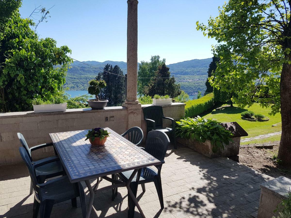 Villa Le Vignole Ameno Exteriör bild